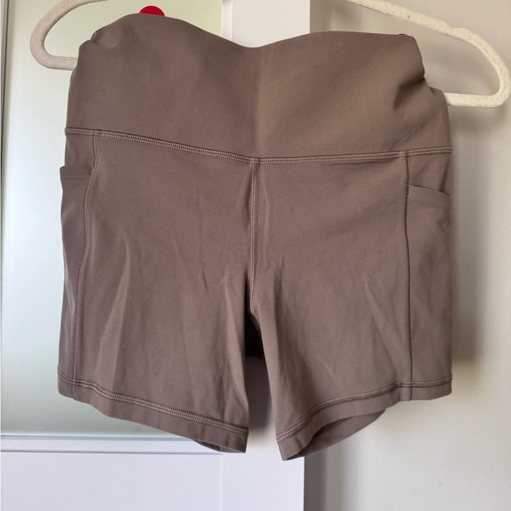 Athleta Salutation Stash Shorts